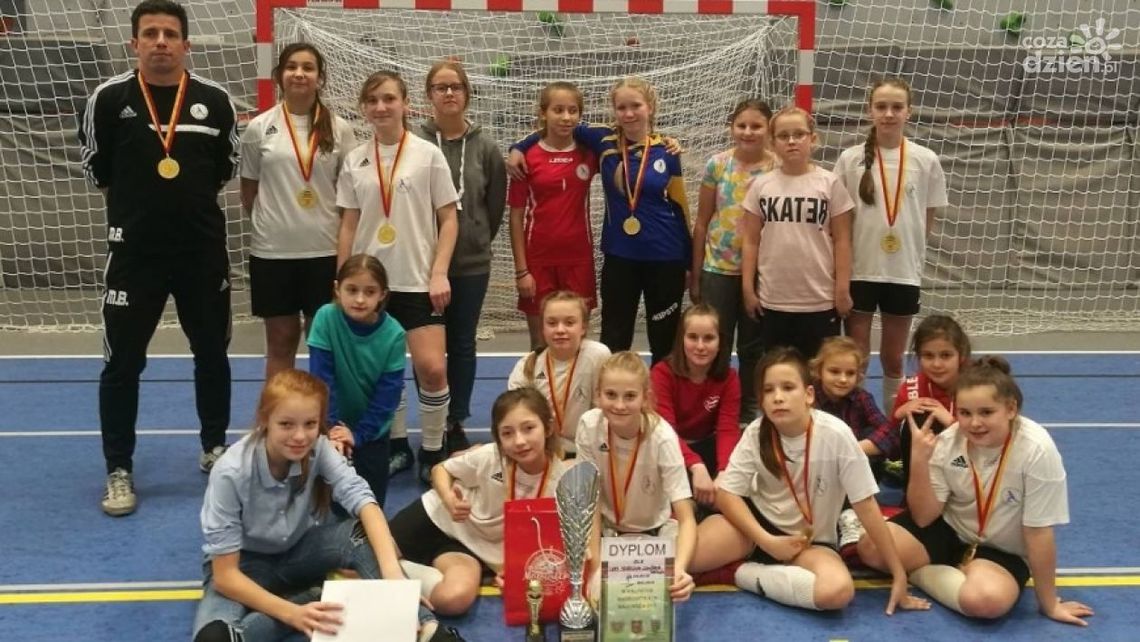 Piłkarki Czwórki mistrzyniami Mazowsza Piłkarki Czwórki mistrzyniami Mazowsza