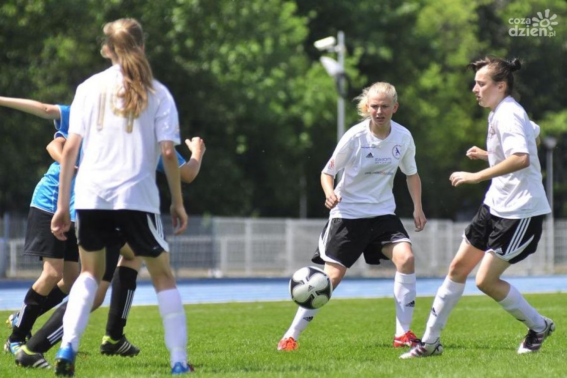 Piłkarki Czwórki przygotowują się do sezonu Piłkarki Czwórki przygotowują się do sezonu