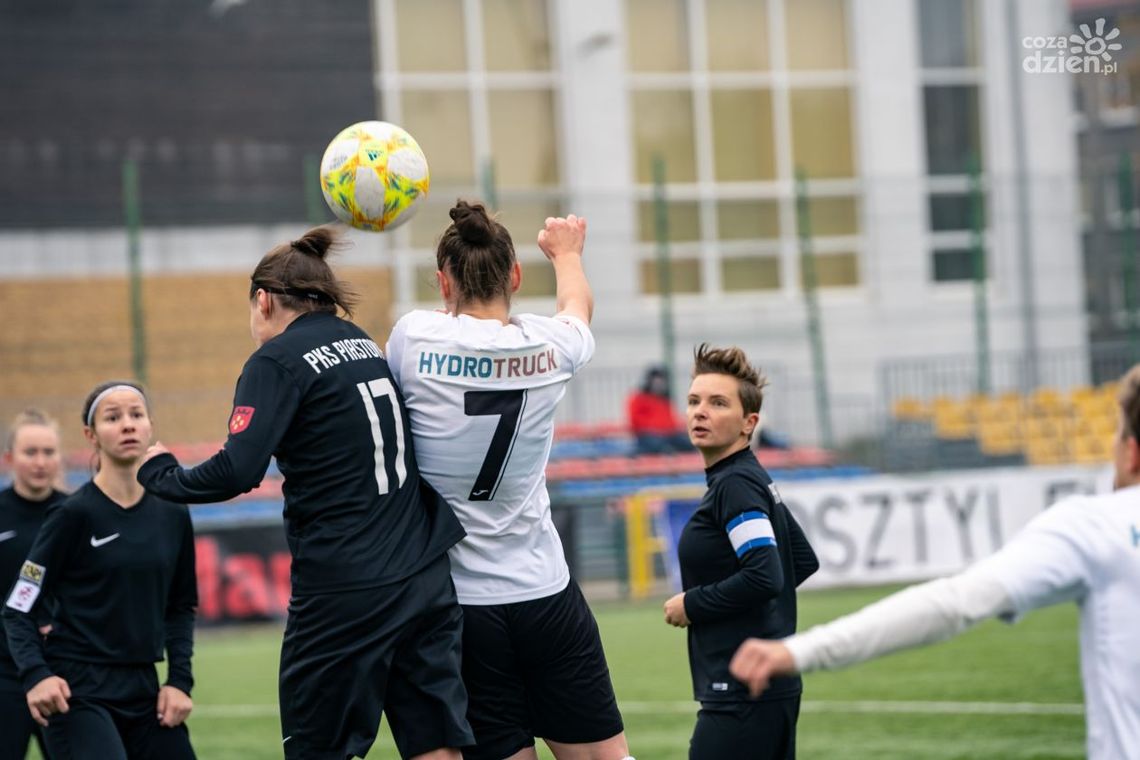 Piłkarki HydroTrucku przegrały z Rekordem