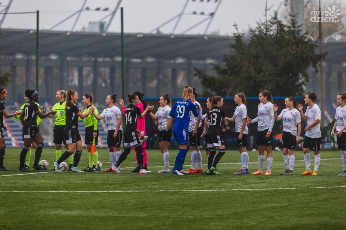 Piłkarki HydroTrucku Radom, po zmianie stron straciły pięć goli i nadzieje…