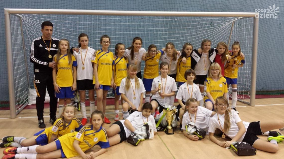 Piłkarki LUKS Sportowej Czwórki z mistrzowskim tytułem!