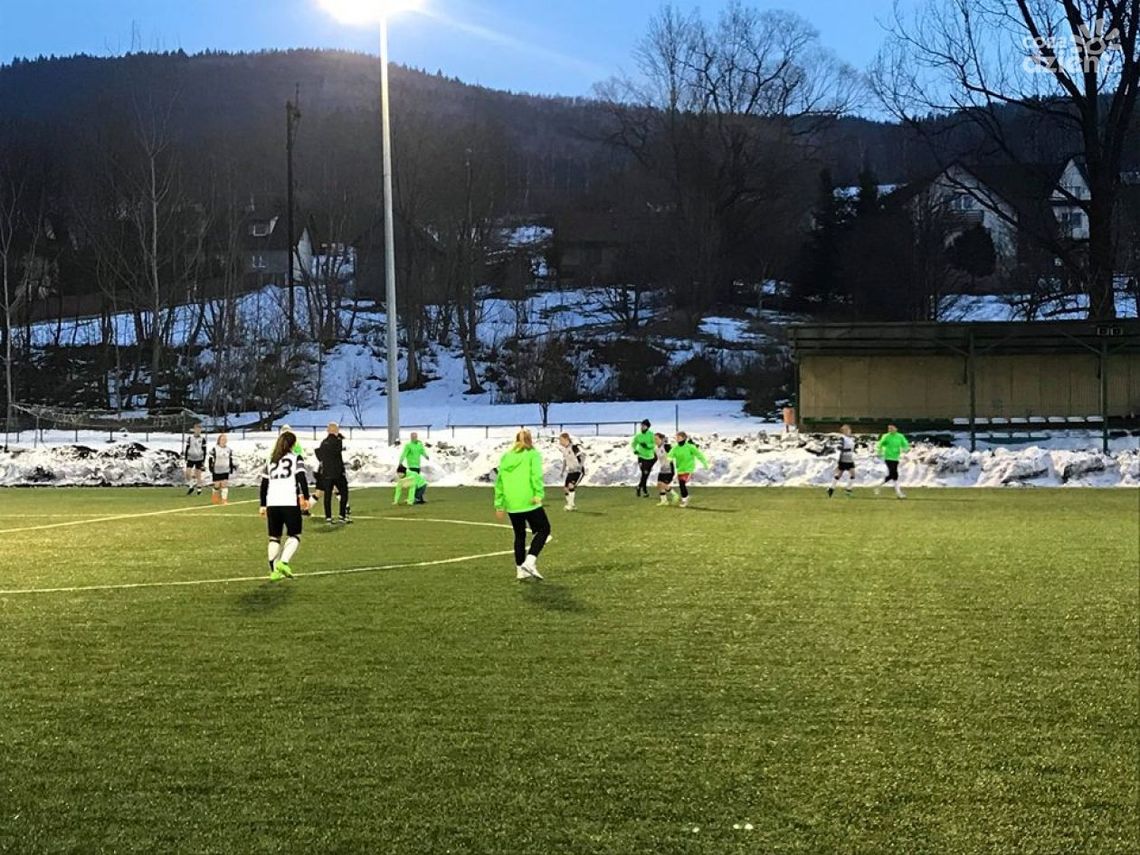 Piłkarki trenują w górach