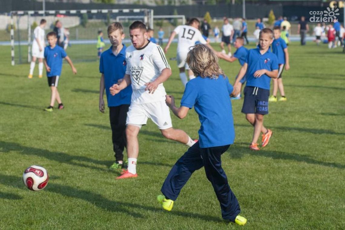 Piłkarski piknik z Bronią po raz trzeci Piłkarski piknik z Bronią po raz trzeci