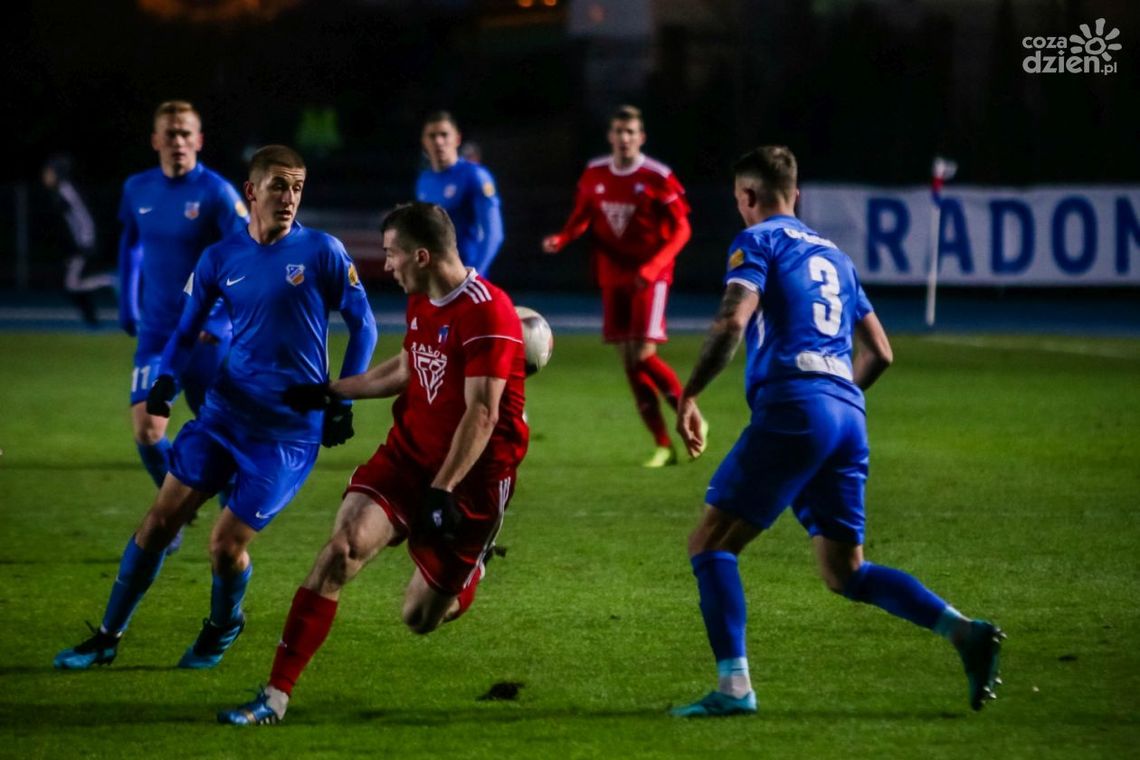Piłkarze Broni Radom na ósmym miejscu po jesieni. Sprawdź wyniki i tabelę