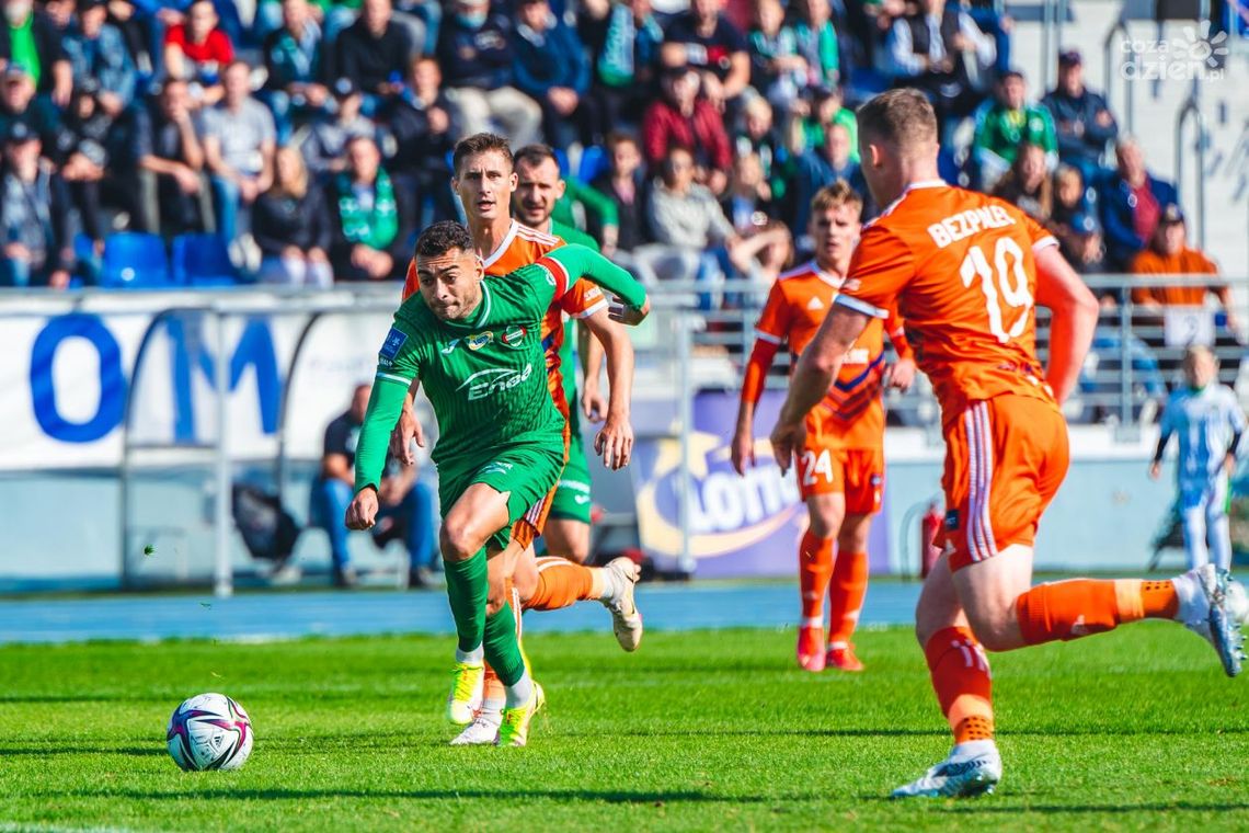 Piłkarze Radomiaka Radom po reprezentacyjnej przerwie zagrają na wyjeździe z outsiderem