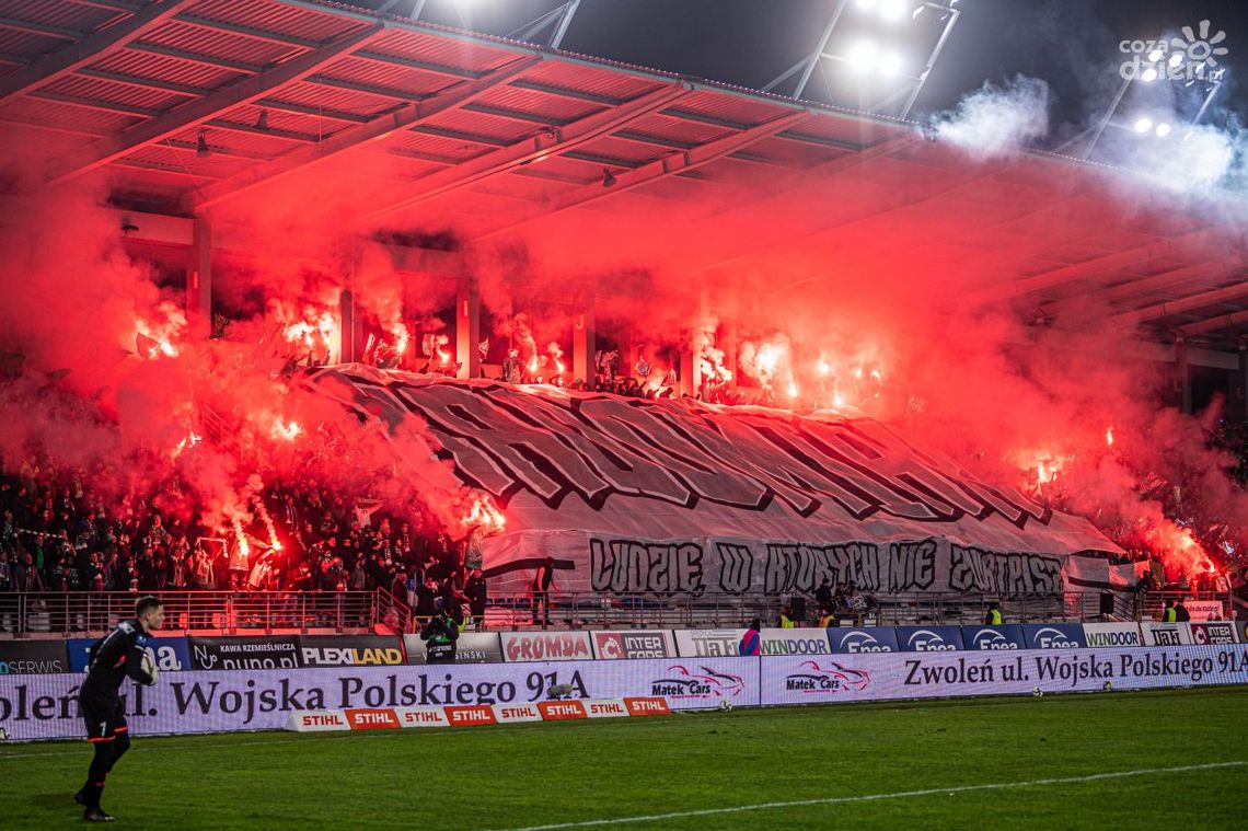 PILNE. Komisja Ligi nałożyła na Radomiaka Radom dotkliwą karę za zachowanie kibiców!