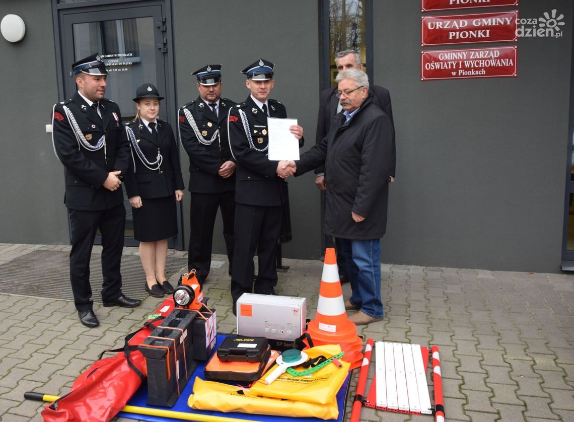 Pionki. Nowy sprzęt dla OSP w Czarnej