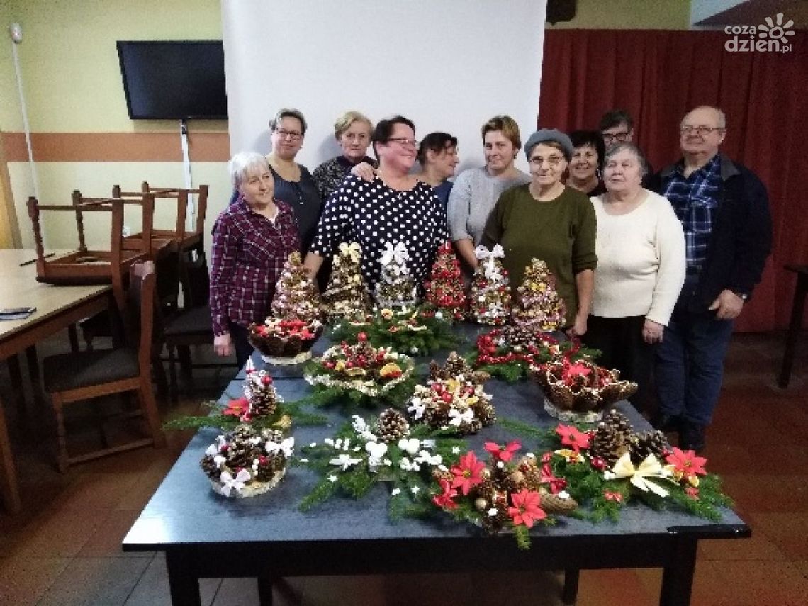 Pionki. Uczyli się robić ozdoby bożonarodzeniowe Pionki. Uczyli się robić ozdoby bożonarodzeniowe
