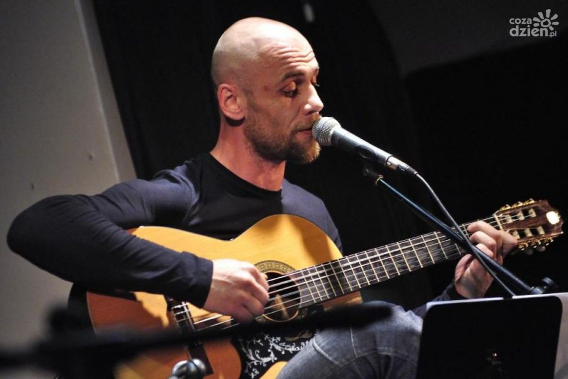 Piotr Dąbrówka wygrał 49. Studencki Festiwal Piosenki!