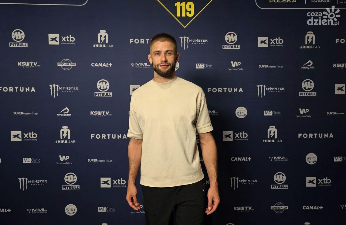 Piotr Kacprzak z kolejną wygraną w KSW. Zwyciężył w Radomiu na punkty z Slimenem Hassainim Piotr Kacprzak z kolejną wygraną w KSW. Zwyciężył w Radomiu na punkty z Slimenem Hassainim