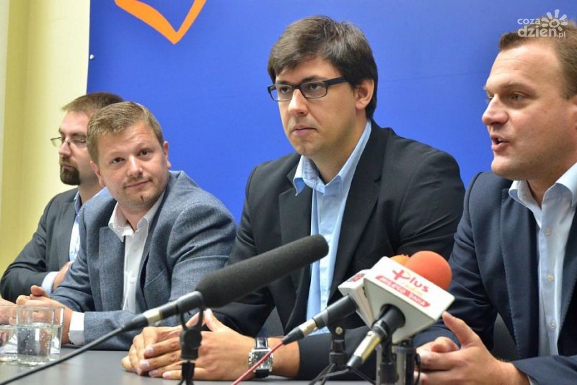 PiS pisze do Unii, PO do marszałka Struzika