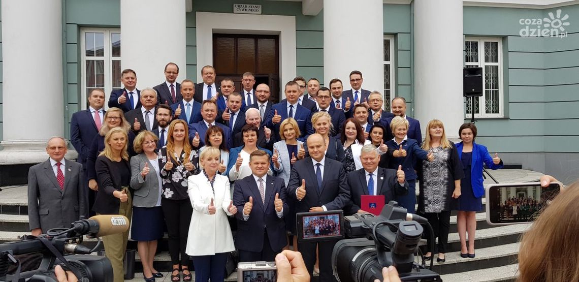 PiS zaprezentowało listy kandydatów na radnych