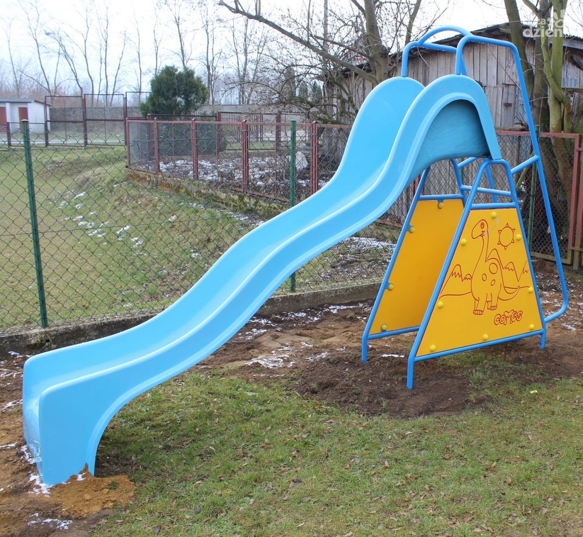 Plac zabaw dla dzieci w Wysokiej z nowymi urządzeniami