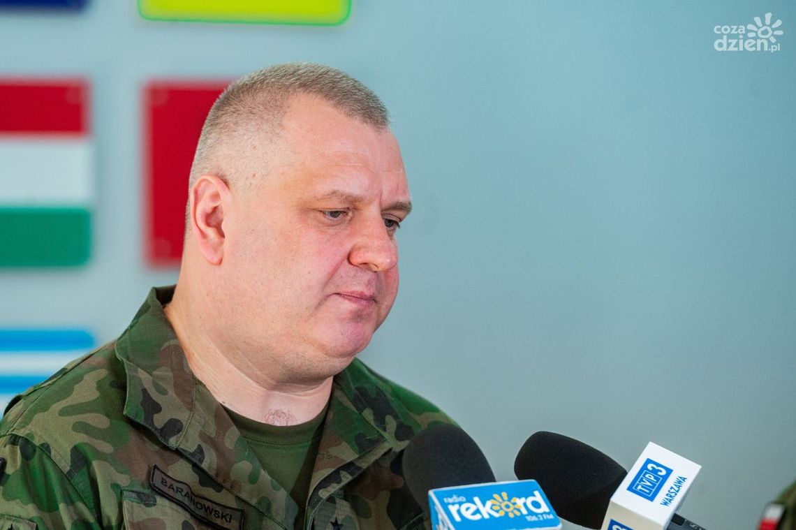 Płk Baranowski: Żołnierze WOT będą służyć pomocą podczas Air Show Płk Baranowski: Żołnierze WOT będą służyć pomocą podczas Air Show