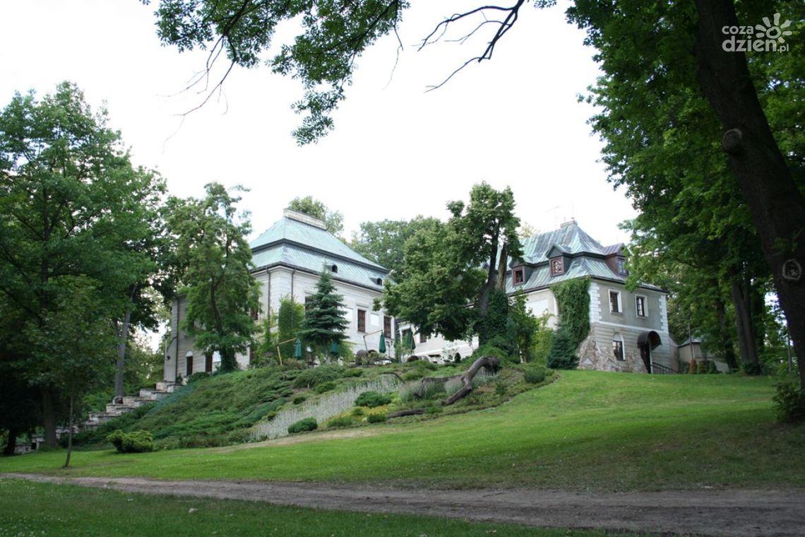 Płonął pałac w Chlewiskach. AKTUALIZACJA