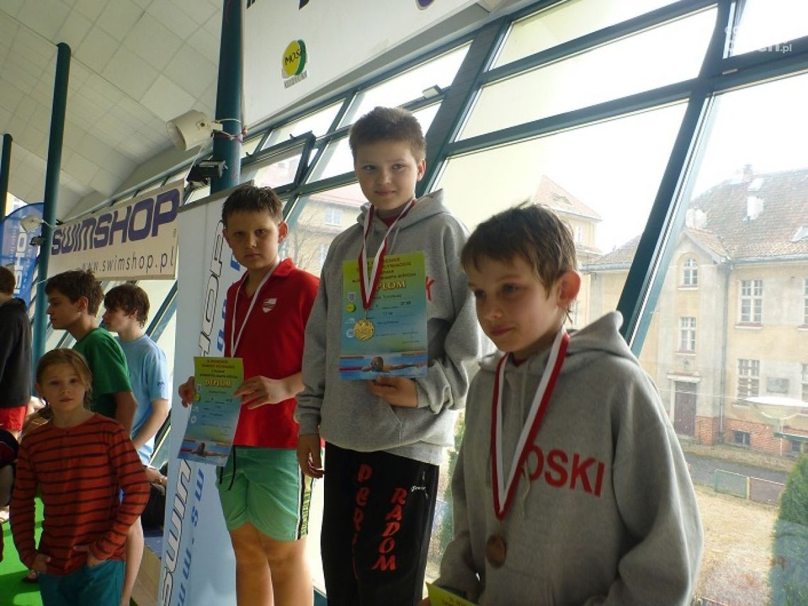 Pływacy przywieźli medale
