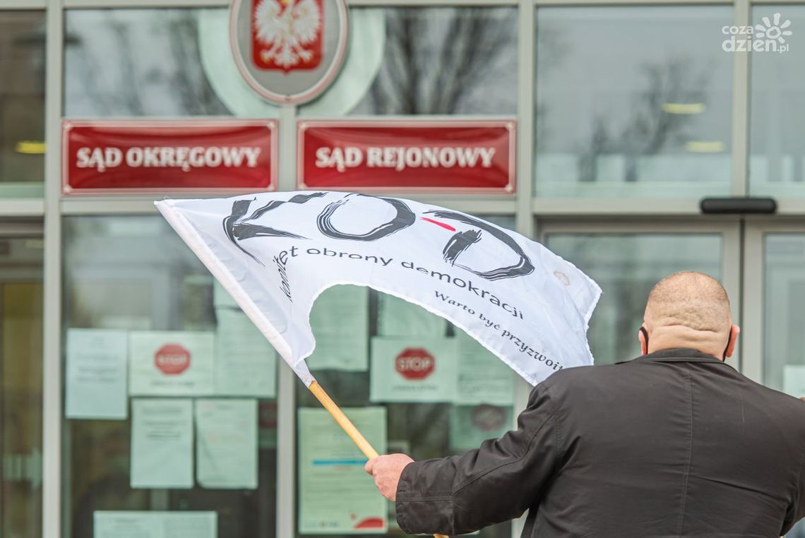 Pobicie działacza KOD. Sąd nie zachował obiektywizmu? Jest apelacja 