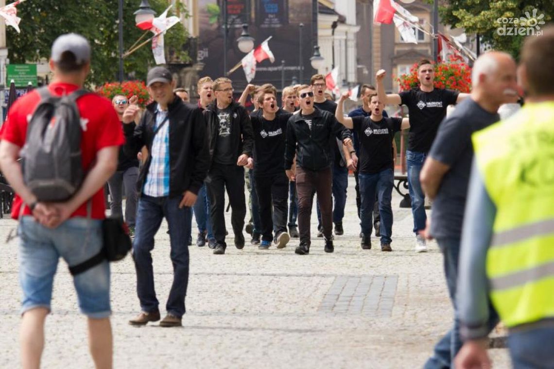 Pobicie na manifestacji. Dozór dla zatrzymanych