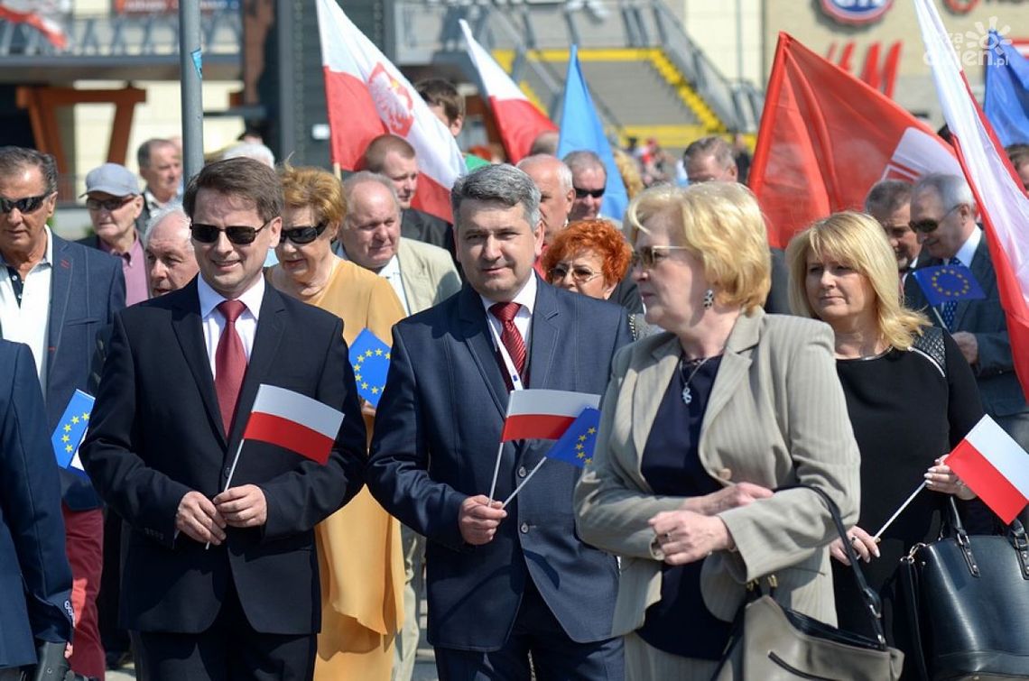 Pochód pierwszomajowy na ulicach Radomia