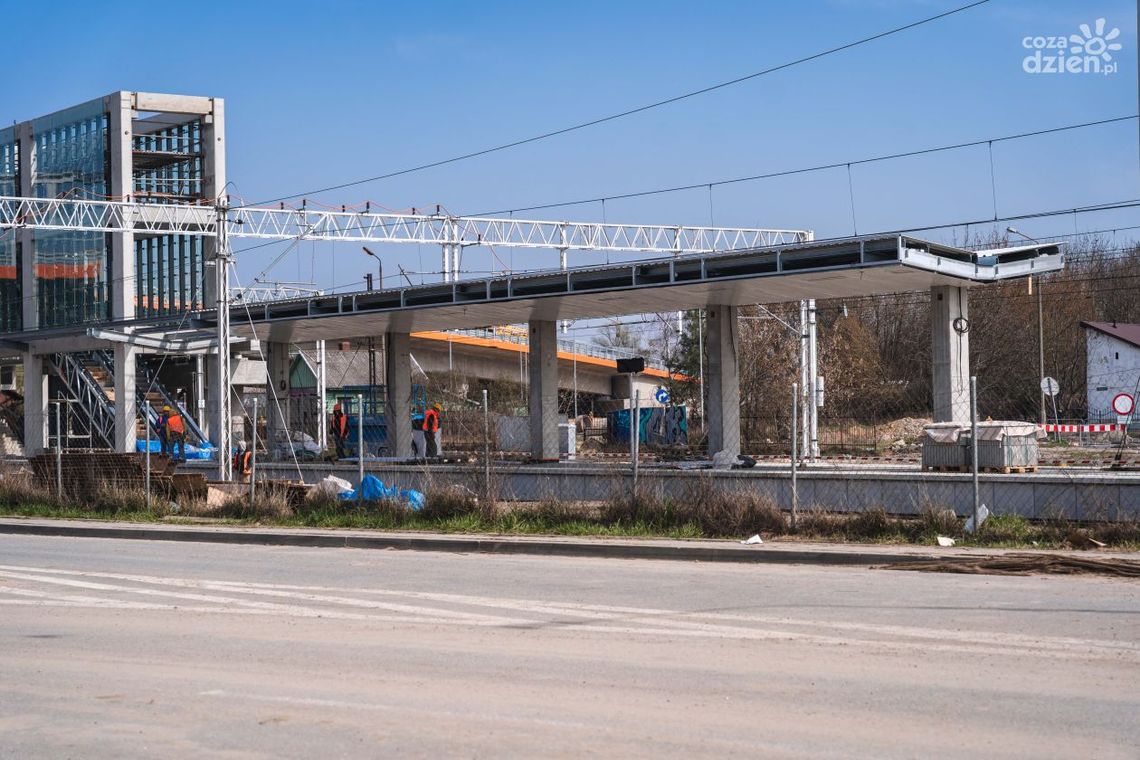 Pociągi pośpieszne będą zatrzymywały się na przystanku Radom Wschodni?