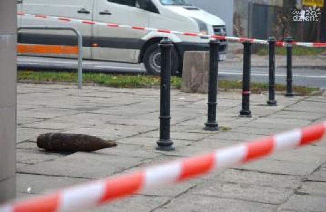 Pocisk artyleryjski na targowisku przy ul. Śląskiej