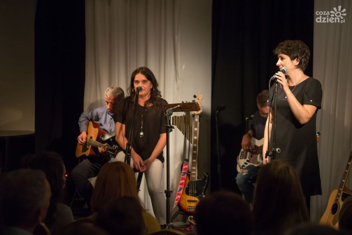 "Pod Strzechą" zagrała klimatyczny koncert w "Łaźni"