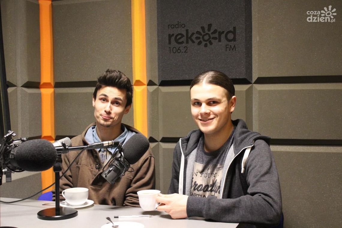 Pod Sufitem Dżungla - rozmowa w studiu lokalnym Radia Rekord Pod Sufitem Dżungla - rozmowa w studiu lokalnym Radia Rekord