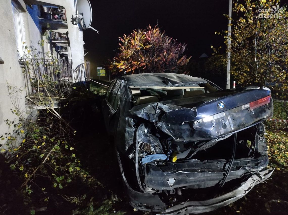 Pod wpływem alkoholu wjechał w blok Pod wpływem alkoholu wjechał w blok