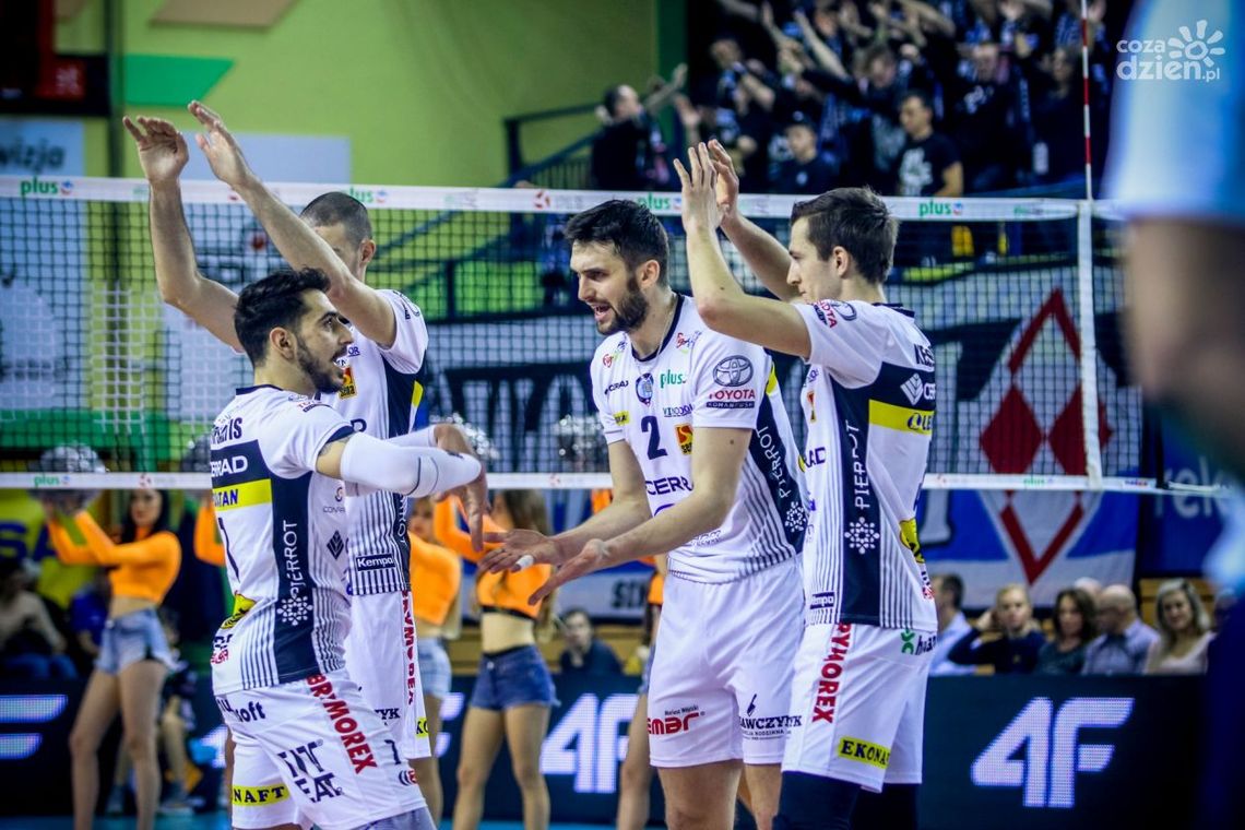 Pod złotym sufitem pojedynek dwóch drużyn z problemami. Cerrad Enea Czarni Radom podejmą Asseco Resovię Rzeszów