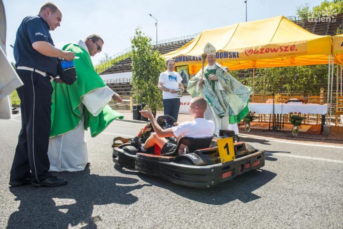 Podczas Autosacrum poświęcili pojazdy
