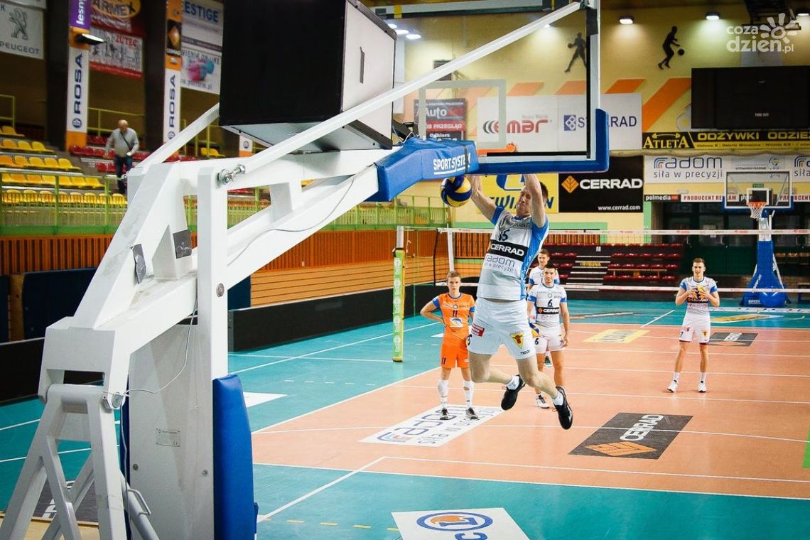 PODEJMIJ WYZWANIE: CERRAD CZARNI VS ROSA (VIDEO) PODEJMIJ WYZWANIE: CERRAD CZARNI VS ROSA (VIDEO)