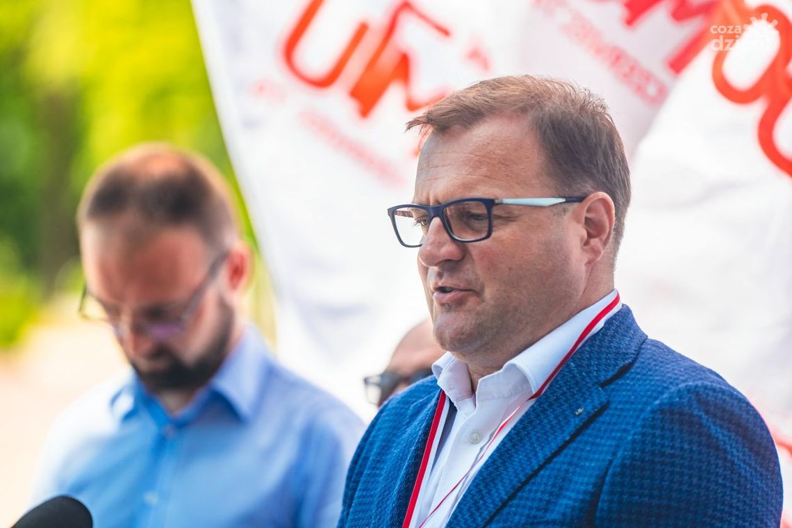 "Poderżnę ci ten głupi łeb" - prezydent Radomia otrzymał e-mail z pogróżkami 