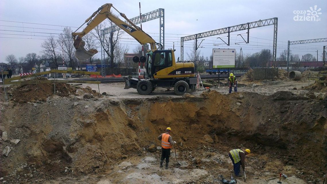 Podpora wytrzymała. Budowa wiaduktu trwa. Podpora wytrzymała. Budowa wiaduktu trwa.