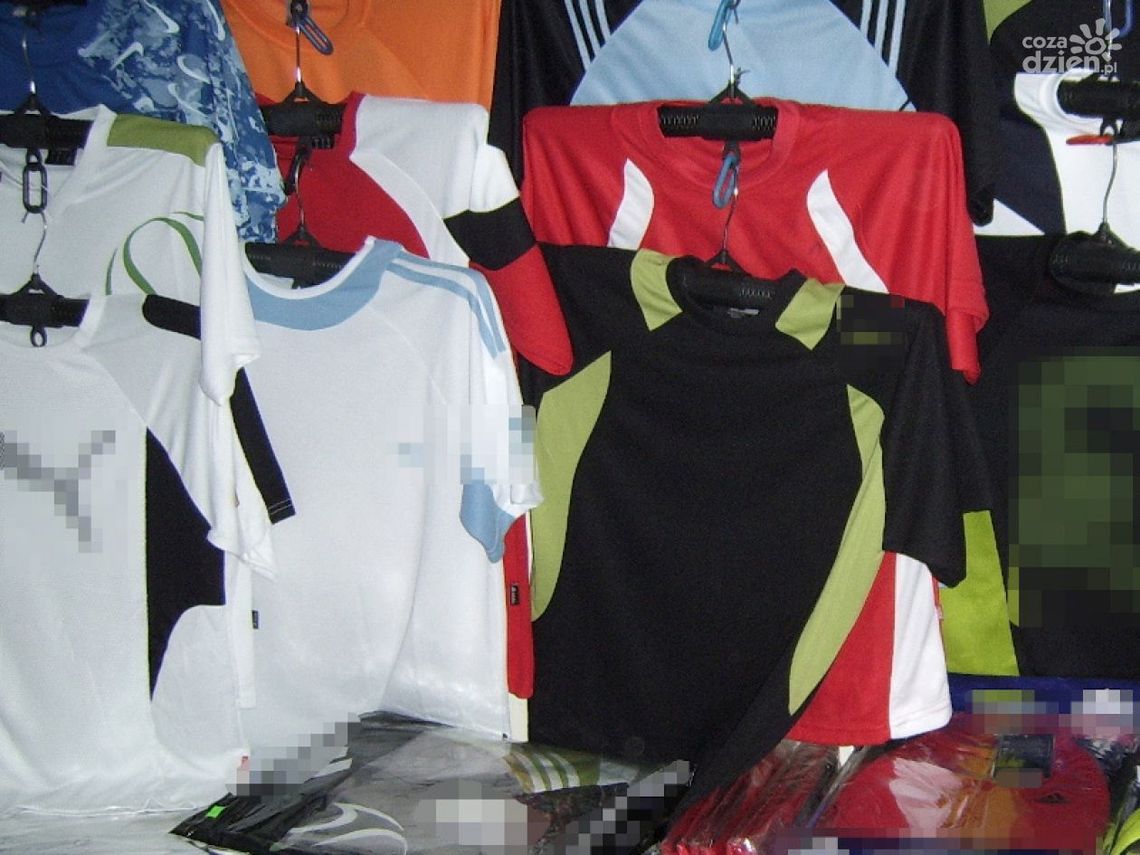 Podrobiona odzież w radomskiej hali handlowej