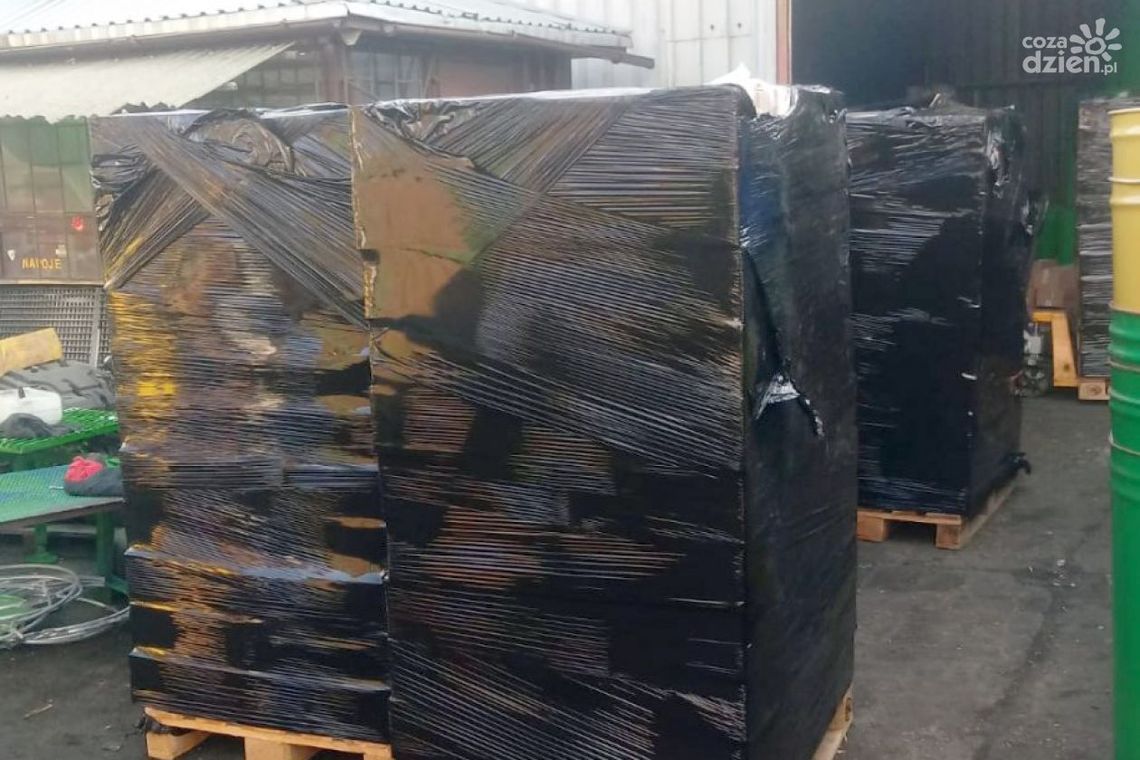 Podrobione towary trafiały do magazynów pod Radomiem