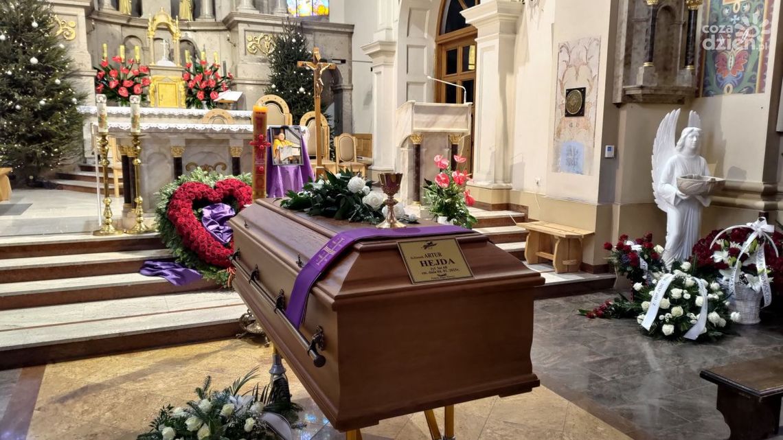Pogrzeb ks. Artura Hejdy. Żegnały go tłumy mieszkańców