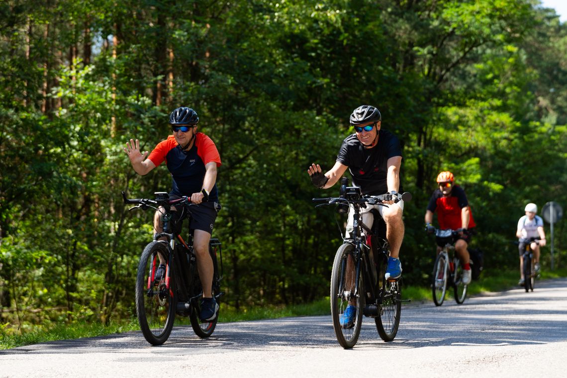 Pokonali trasę, ale wciąż było im mało! Rowerzyści dojechali do gminy Policzna Pokonali trasę, ale wciąż było im mało! Rowerzyści dojechali do gminy Policzna
