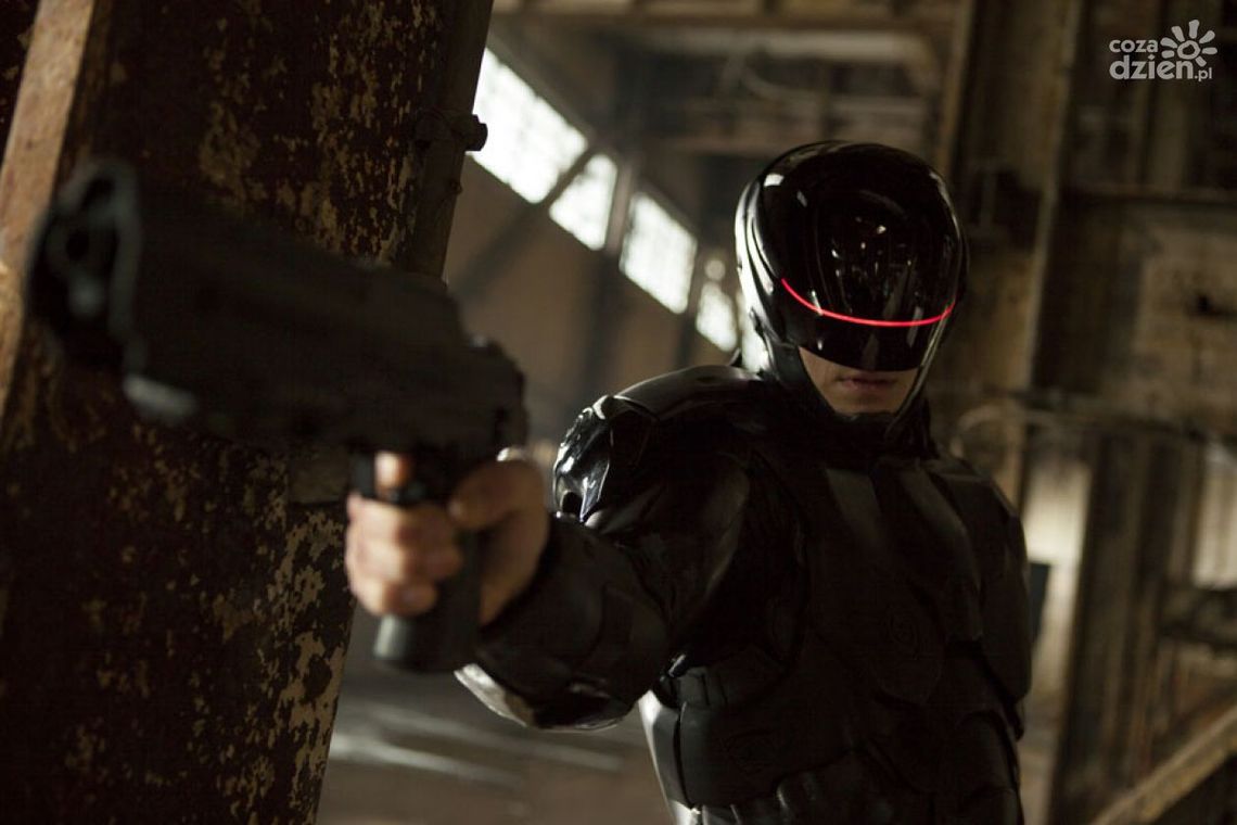 Pół-człowiek, pół-maszyna. W całości glina. Recenzja filmu "RoboCop"