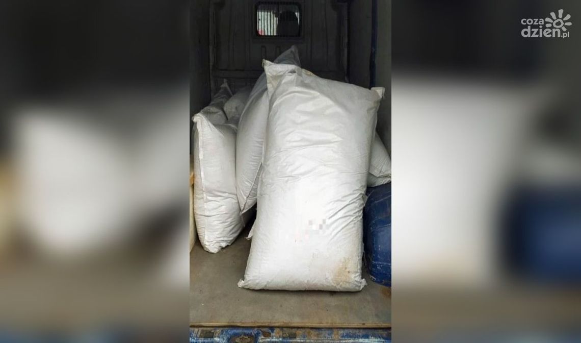 Pół tony nielegalnego tytoniu Pół tony nielegalnego tytoniu