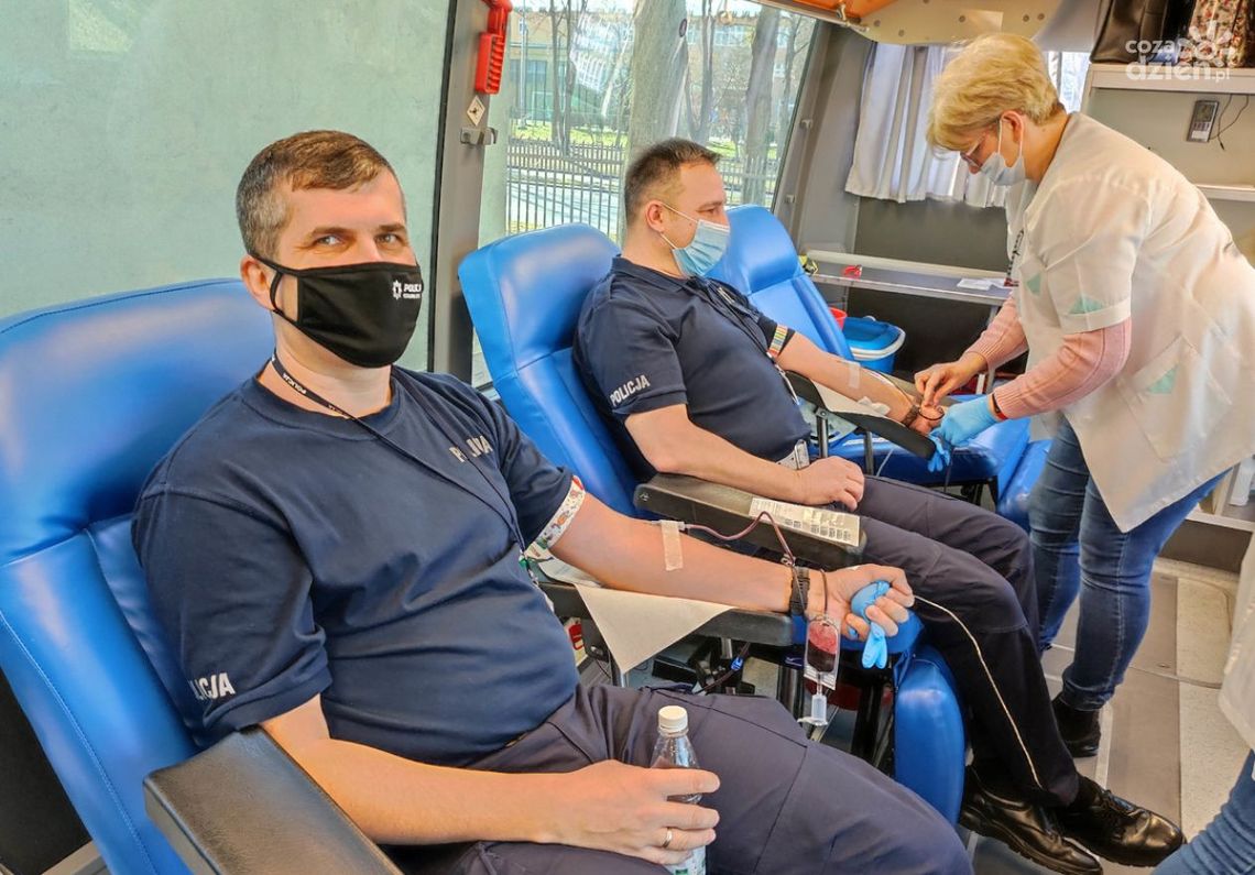 Policja na pomoc RCKiK - udało się zebrać prawie 12L krwi! 