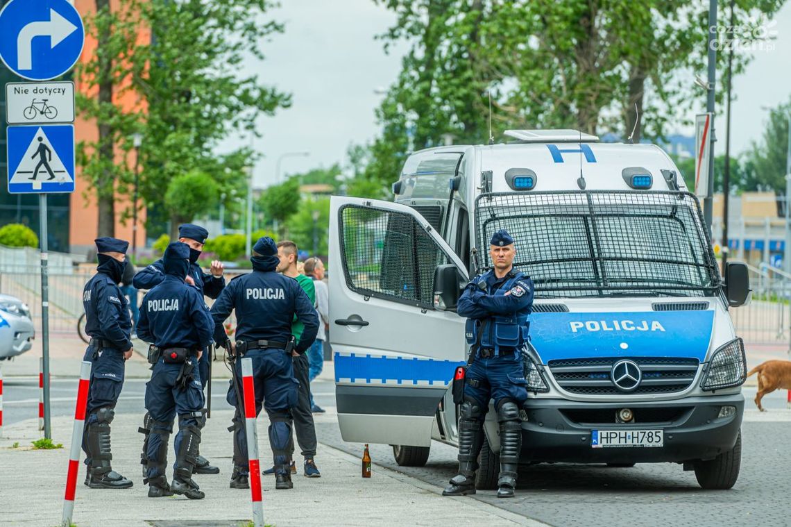 Policja podsumowuje mecz. Interwencje, mandaty, zatrzymania Policja podsumowuje mecz. Interwencje, mandaty, zatrzymania