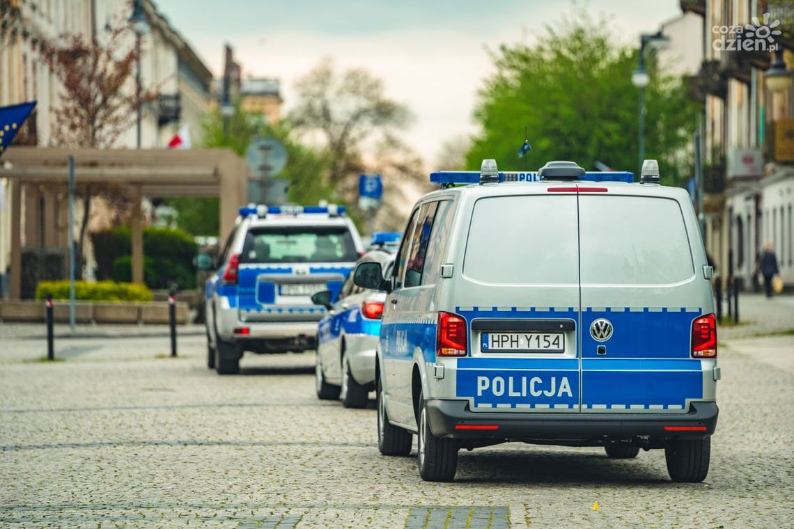Policja rusza z szeroko zakrojoną akcją. Będzie po kilka patroli na tych samych odcinkach dróg Policja rusza z szeroko zakrojoną akcją. Będzie po kilka patroli na tych samych odcinkach dróg