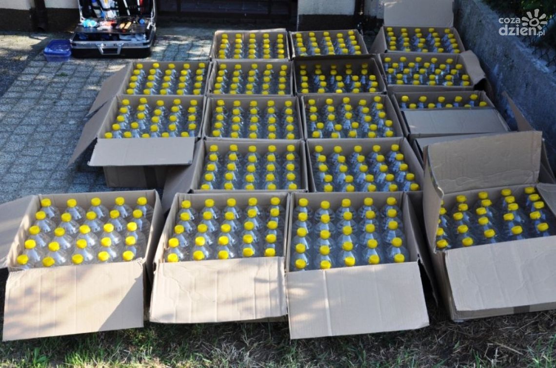 Policja zlikwidowała nielegalną rozlewnię spirytusu Policja zlikwidowała nielegalną rozlewnię spirytusu