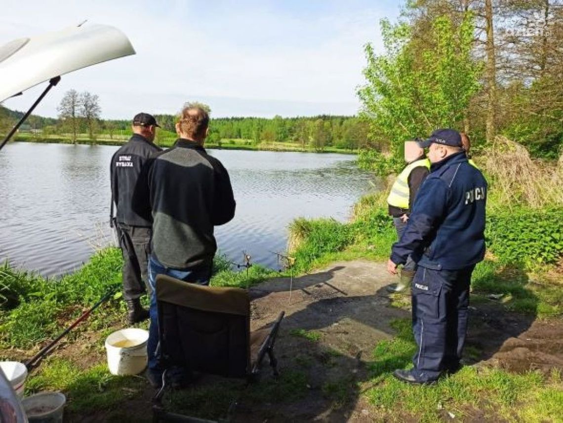 Policjanci i straż rybacka kontrolowali wędkarzy 