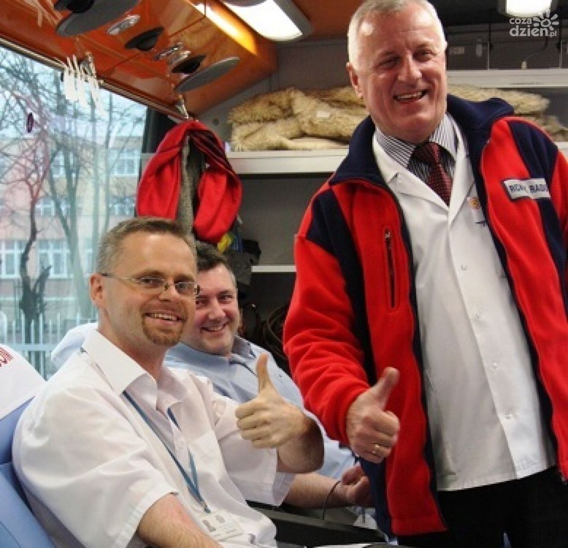 Policjanci oddają krew