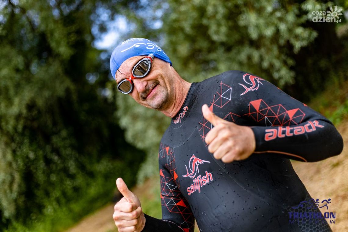 Policjant na podium w triathlonowych mistrzostwach