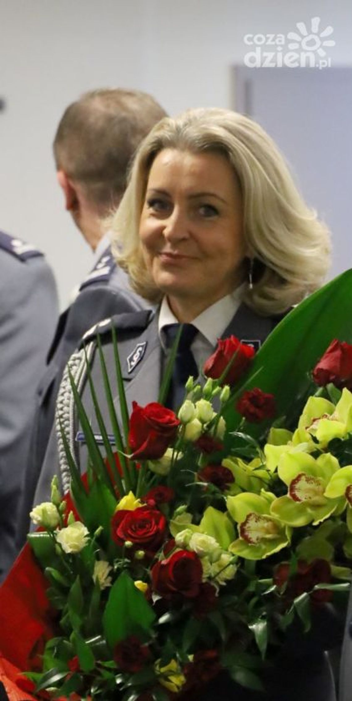 Policjantka przekazała włosy, żeby pomóc Policjantka przekazała włosy, żeby pomóc