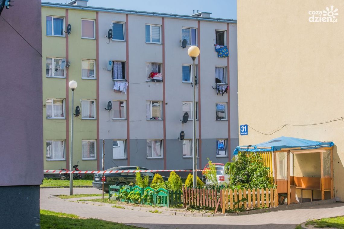 Policyjne dozory zamiast aresztu dla mieszkańców bloku przy ul. Marii Gajl Policyjne dozory zamiast aresztu dla mieszkańców bloku przy ul. Marii Gajl