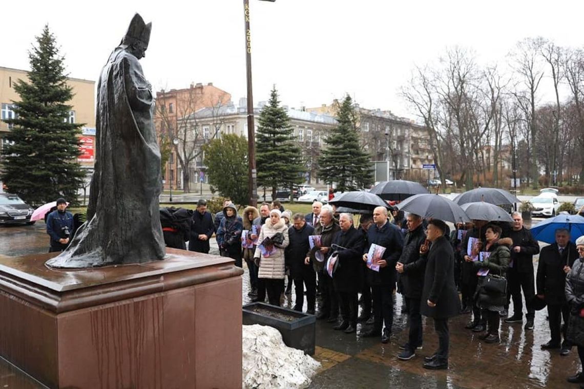 Politycy w obronie Jana Pawła II