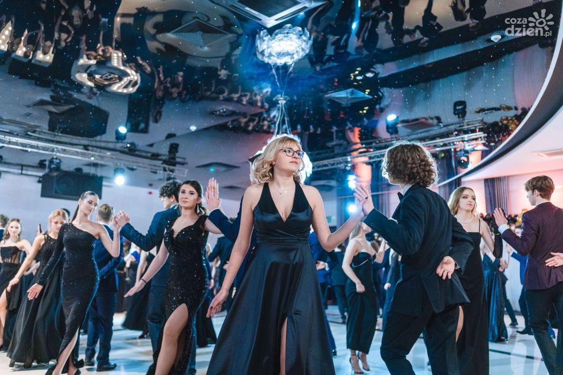 Poloneza czas zacząć! Sezon studniówkowy oficjalnie rozpoczęty